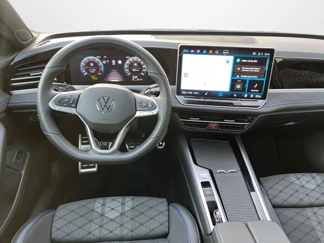 Volkswagen Passat 1.5 eTSI DSG R-Line Variant