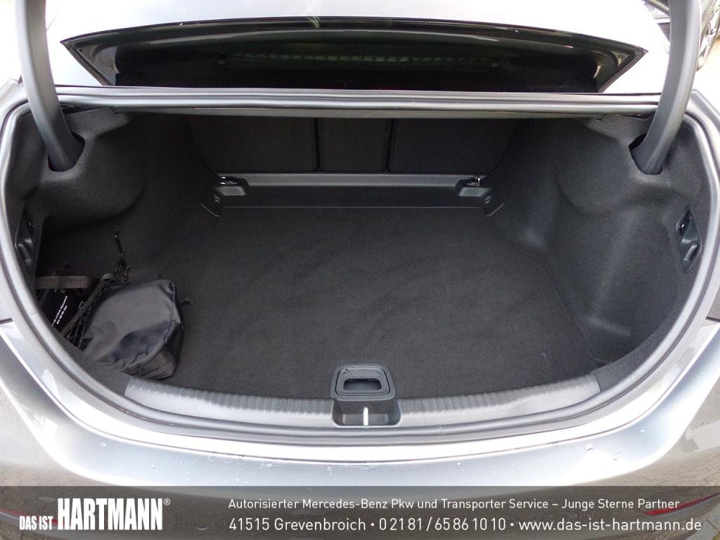 Mercedes-Benz C 180 AVANTGARDE Sedan