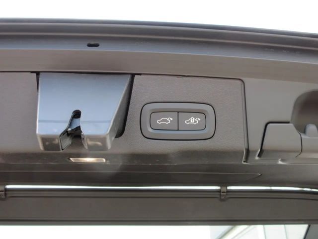 Volvo XC60 AWD Dark Plus