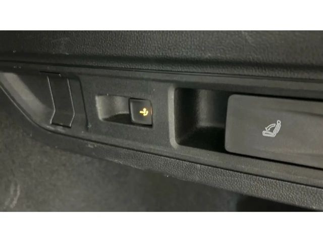 Volkswagen Passat 1.5 eTSI Business Variant