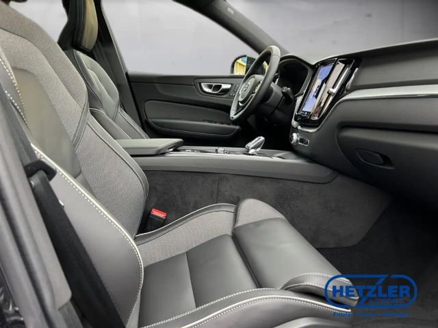 Volvo XC60 AWD Dark Plus