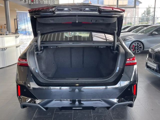 BMW 520 520d M-Sport Sedan