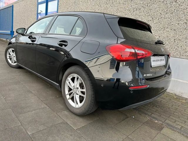 Mercedes-Benz A 180 A 180 d