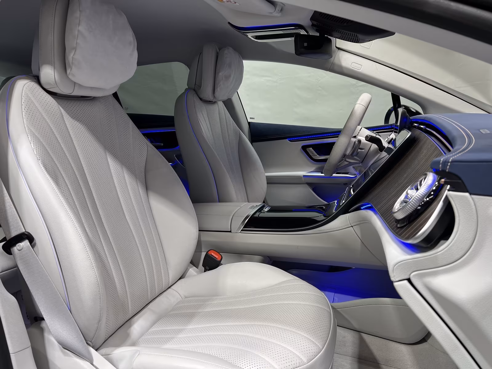 Mercedes-Benz EQE 300 AMG Line Sedan