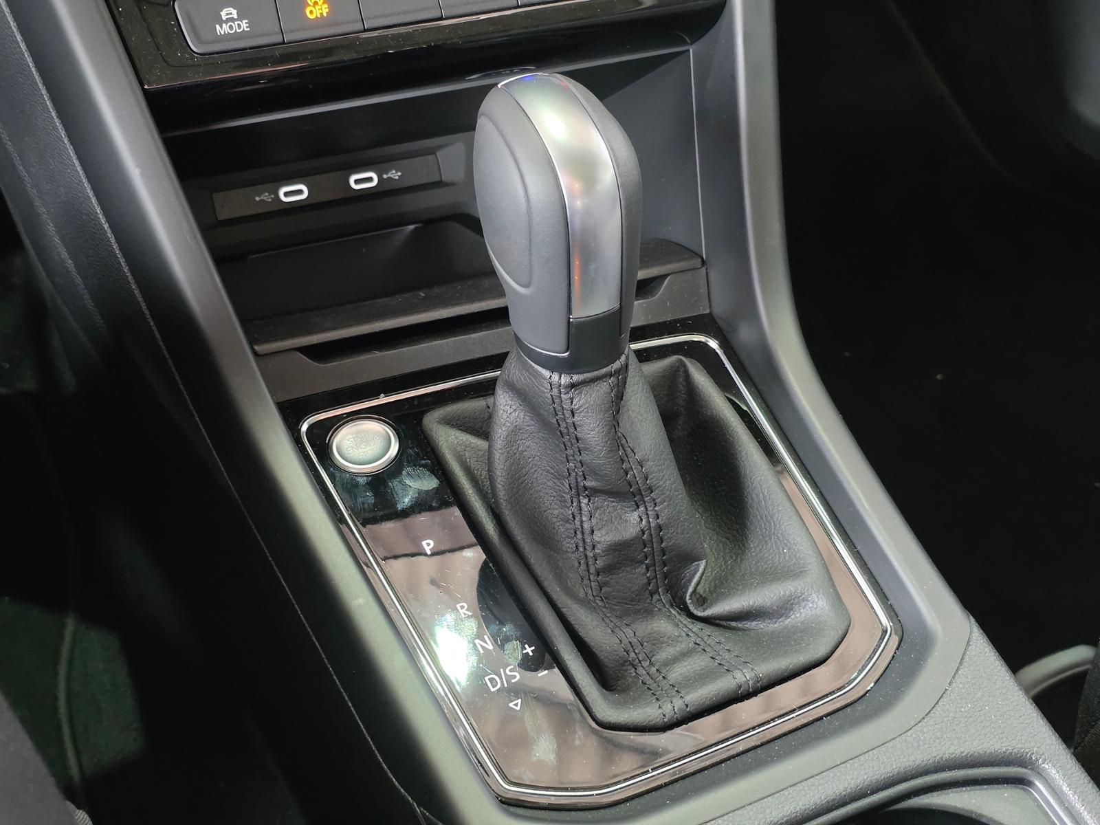 Volkswagen Touran 1.5 TSI DSG IQ.Drive R-Line