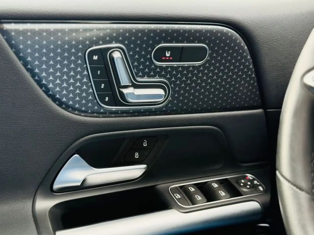 Mercedes-Benz B 200 Progressive Sedan