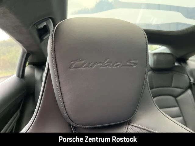 Porsche Taycan S Turbo