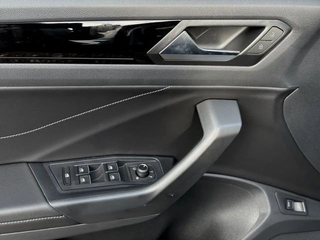 Volkswagen T-Roc 1.5 TSI DSG R-Line