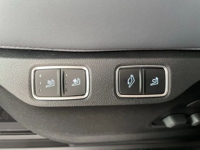 Hyundai Staria Signature