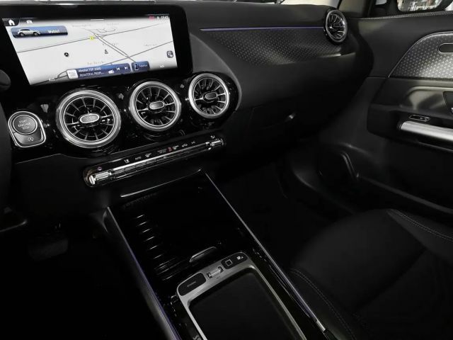 Mercedes-Benz GLA 180 PANO+KAMERA+KEYLESS+DISTRONIC+TOTWINKEL