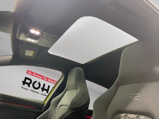 Volkswagen Golf 1.5 eTSI Golf VIII R-Line