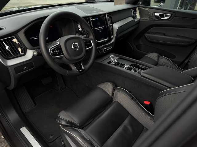 Volvo XC60 AWD Dark Plus