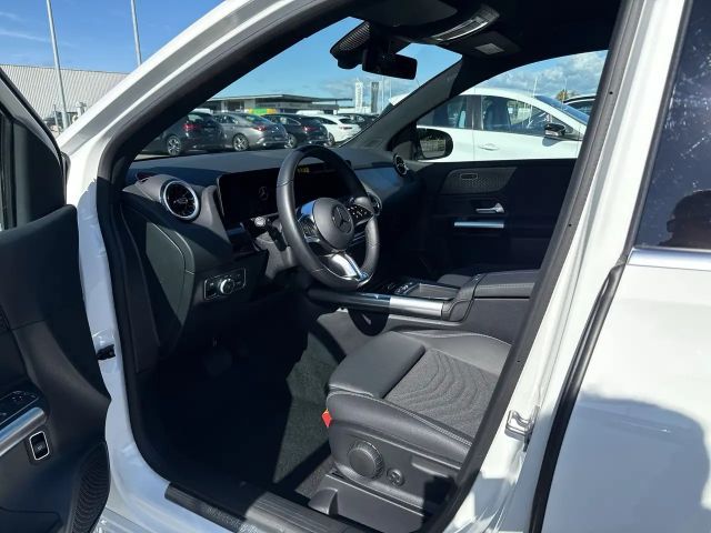 Mercedes-Benz B 180 B 180 d Sedan