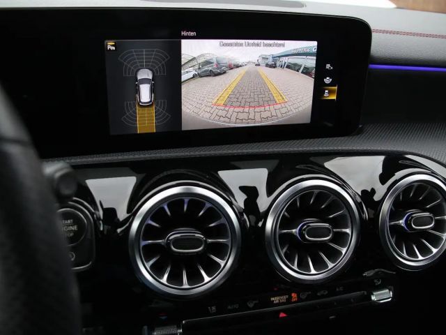 Mercedes-Benz CLA 200 AMG Line