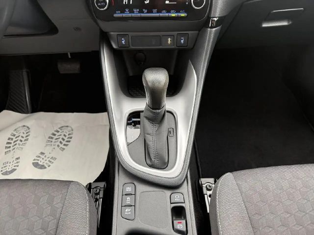 Toyota Yaris Hatchback Hybride Team D