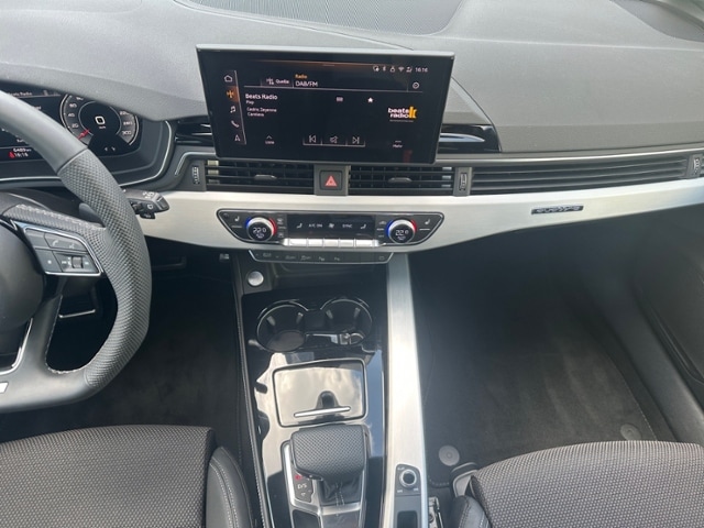 Audi A4 40 TFSI Avant Quattro S-Line S-Tronic
