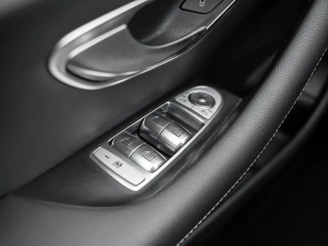 Mercedes-Benz E 220 AVANTGARDE E 220 d Estate