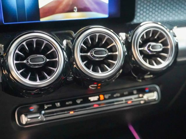 Mercedes-Benz EQB 300 4MATIC AMG Line