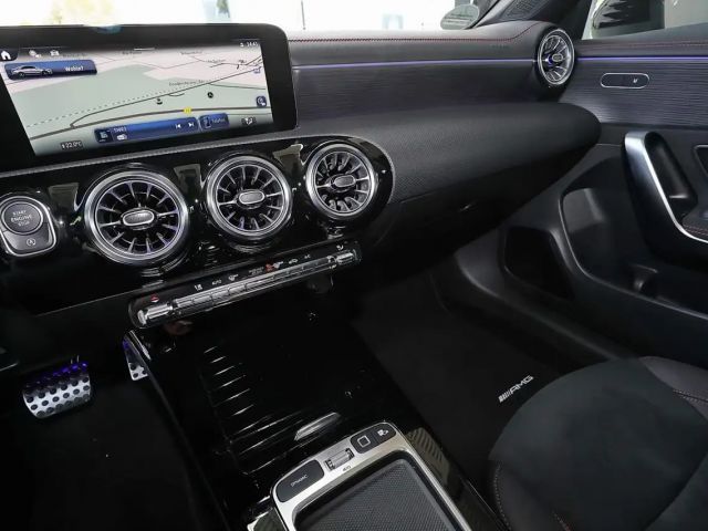 Mercedes-Benz CLA 200 AMG Line Coupé