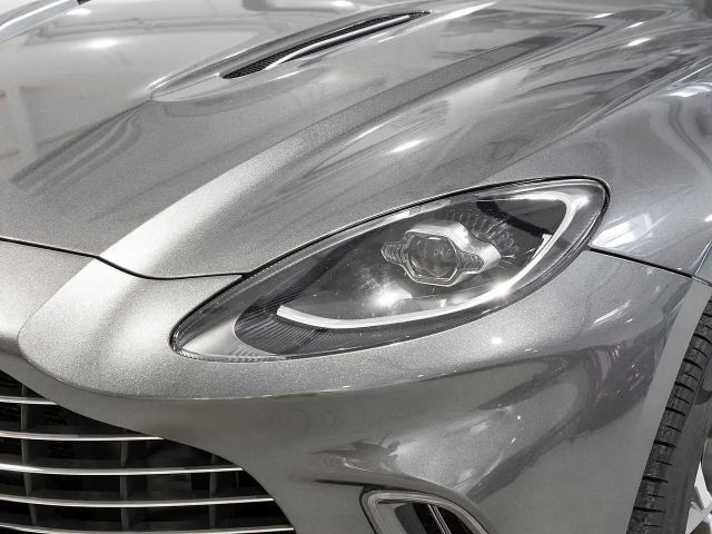 Aston Martin DBX - Magnetic Silver -