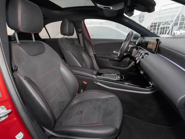 Mercedes-Benz A 220 4MATIC AMG Line