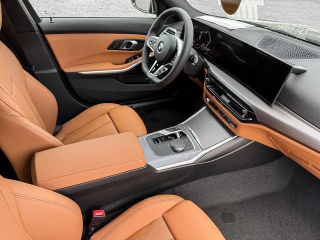 BMW 320 320i M-Sport Sedan