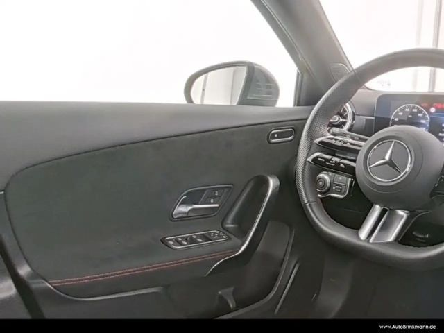 Mercedes-Benz A 180 AMG Line