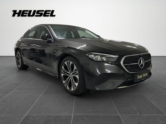 Mercedes-Benz E 200 AVANTGARDE Sedan