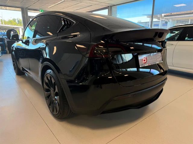 Tesla Model Y AWD Performance