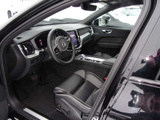 Volvo XC60 AWD Dark Plus