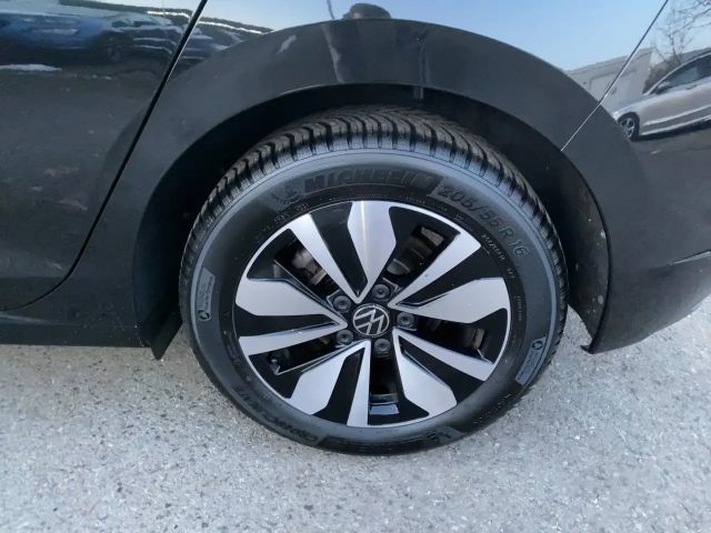 Volkswagen Golf 1.5 eTSI Golf VIII