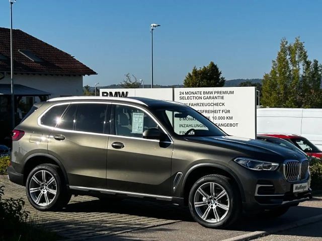 BMW X5 x40i IntAktLenk.PanoD.SurView.ACC Laser 20" HUD
