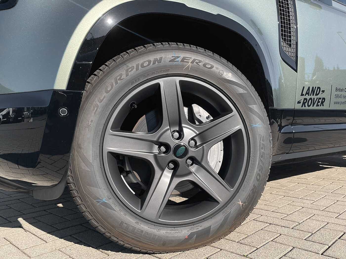 Land Rover Defender 110 Dynamic SE