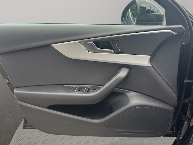 Audi A4 30 TDI Avant S-Tronic