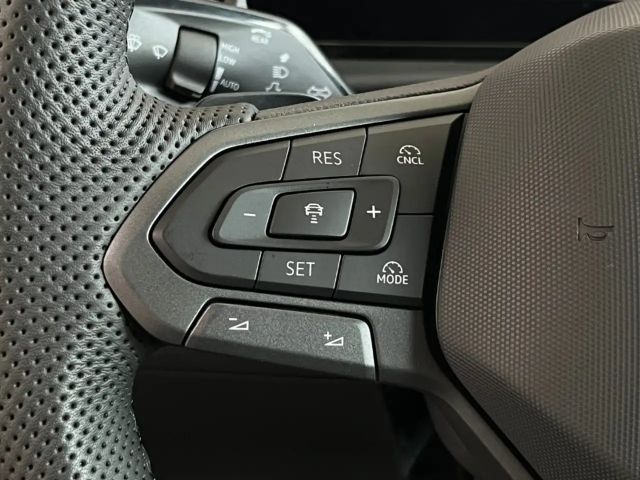 Volkswagen T-Roc 1.5 eTSI DSG R-Line