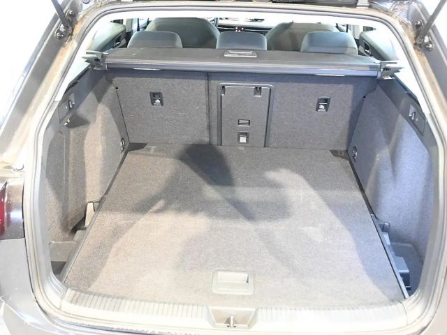 Volkswagen Golf Life Variant