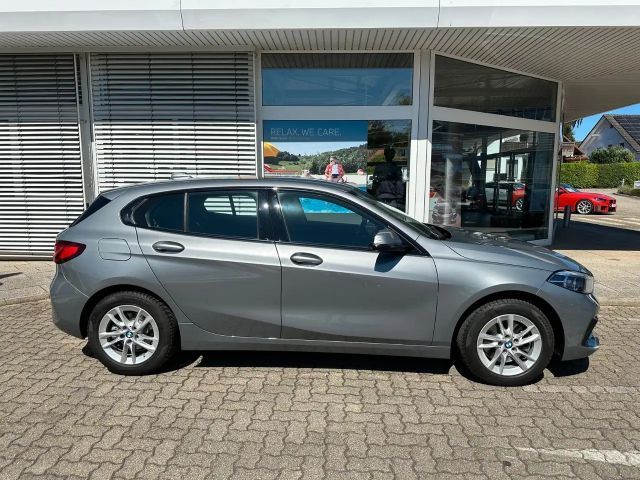 BMW 118 118i Sedan Sport Line