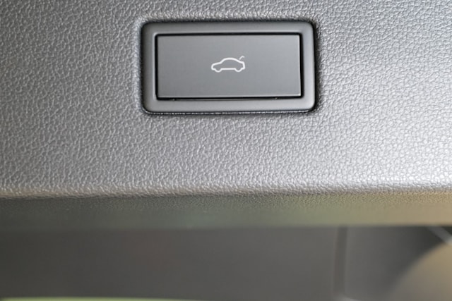 Volkswagen Tiguan Tiguan 1.5TSI Active LED-Matrix Navi AHK Keyles...