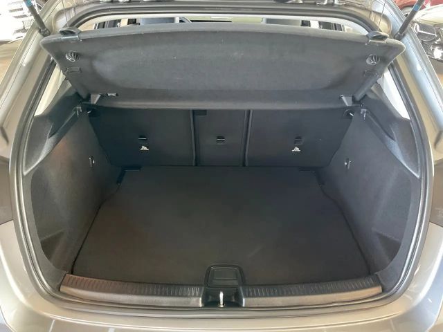 Mercedes-Benz A 180 Hatchback Progressive