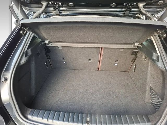 BMW 118 118d Luxury Line Sedan