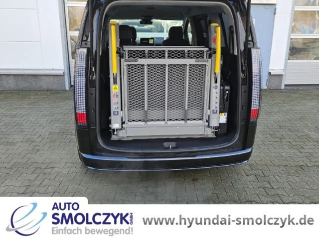 Hyundai Staria Signature