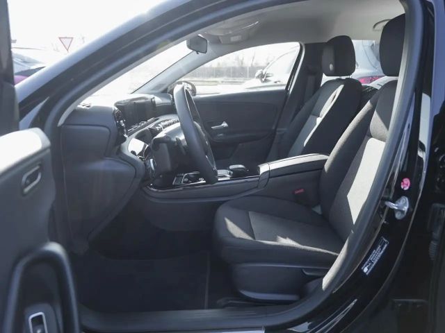 Mercedes-Benz A 250 A 250 e