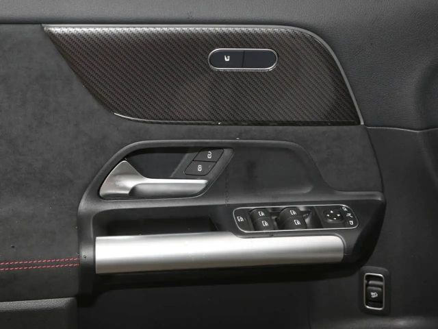 Mercedes-Benz GLA 180 AMG Line