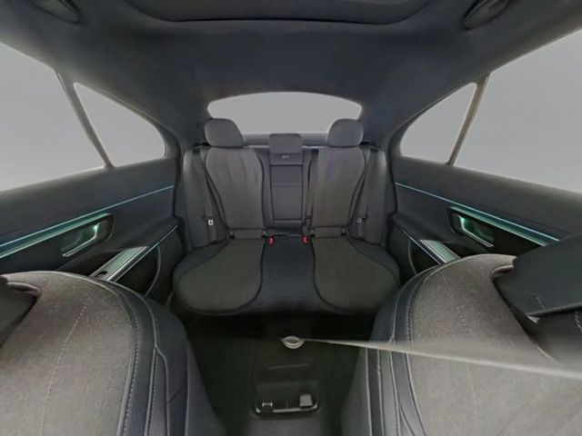 Mercedes-Benz E 200 Sedan