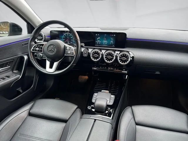 Mercedes-Benz A 180 A 180 d Progressive