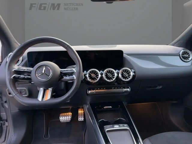 Mercedes-Benz B 200 AMG Line Sedan