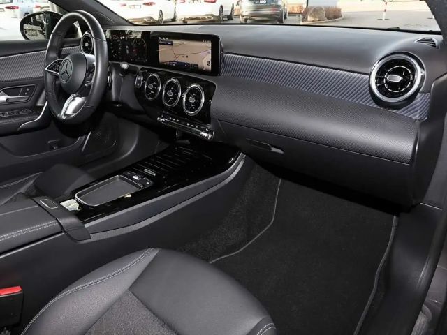 Mercedes-Benz A 200 AHK+KAMERA+SPURHALTE+NIGHT PAKET+LED+18"