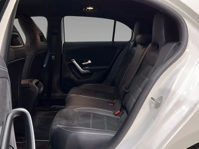 Mercedes-Benz A 250 A 250 e AMG Line