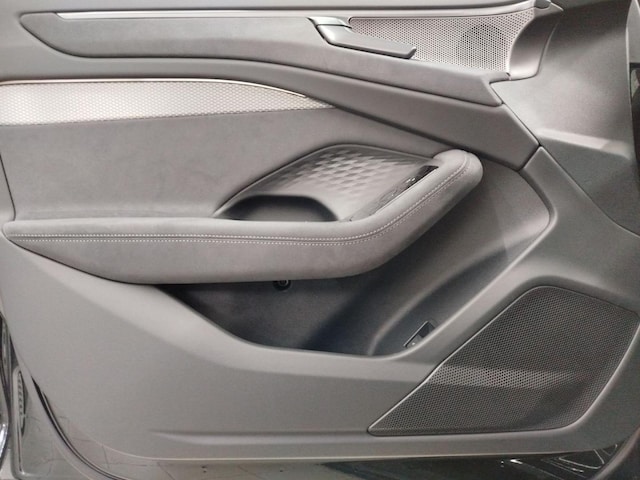 Audi A6 Avant Quattro S-Tronic