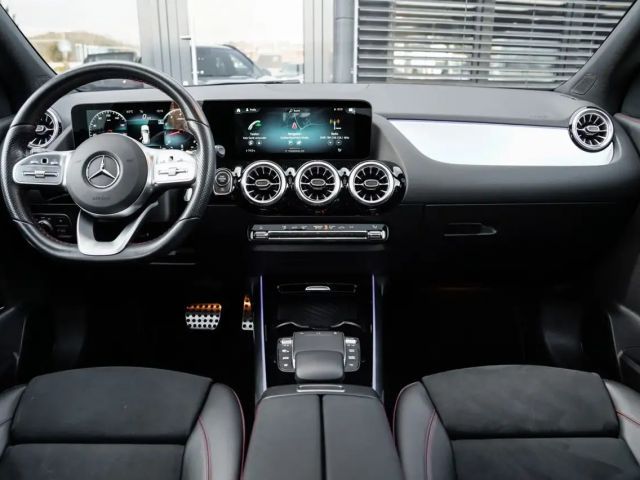 Mercedes-Benz GLA 200 AMG Line